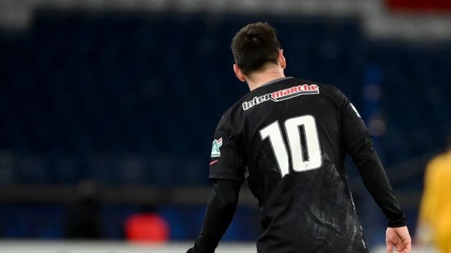 Penyerang Paris Saint-Germain, Lionel Messi (kanan) mengenakan nomor punggung 10 saat dalam laga 16 besar Piala Prancis antara PSG vs Nice di stadion Parc des Princes di Paris pada Selasa (1/2/2022) dini hari WIB.FRANCK FIFE / AFP.