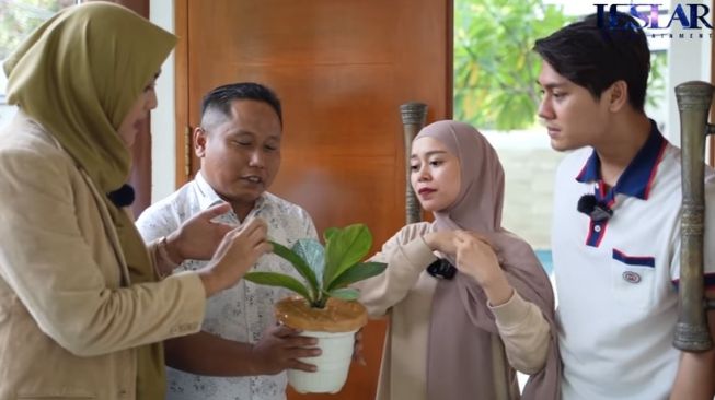 Jenguk Bayi Lesti Kejora dan Rizky Billar, Narji Malah Bawa Kado Pohon Anturium