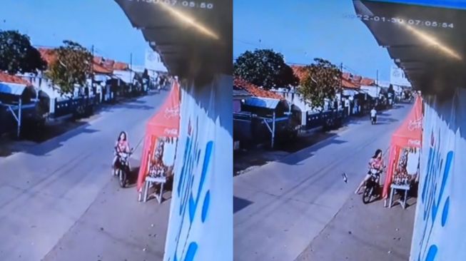 Terekam CCTV, Perempuan Asing Banting Dagangan Orang Pinggir Jalan, Kelar Langsung Ngacir Pakai Motor