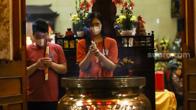 Ibadah Malam Imlek di Vihara Amurva Bhumi