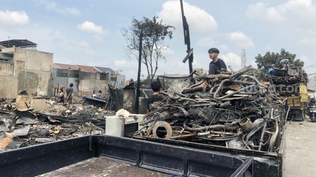 Polisi Olah TKP Selidiki Penyebab Kebakaran Hebat Hanguskan 100 Rumah di Kebon Jeruk