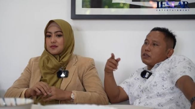 Narji dan istri, Widiyanti [YouTube Leslar]