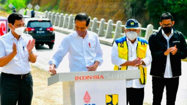 Didampingi Luhut Binsar Pandjaitan, Presiden Joko Widodo Resmikan Jalan Bypass Balige Toba