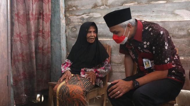 Rumahnya Akan Direnovasi Gubernur Ganjar, Mbah Rapi dan Sutami Terharu