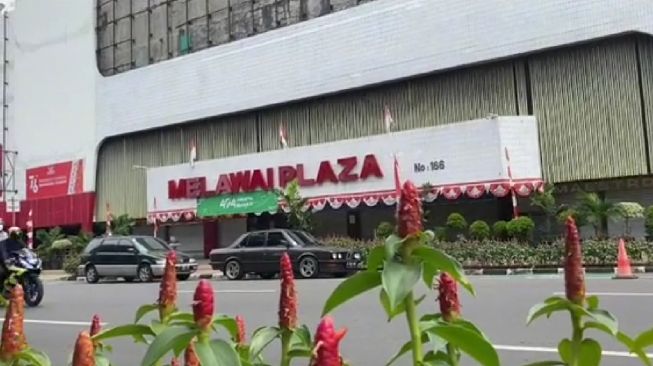 Mobil tua eks milik istri Presiden Soekarno bikin heboh. (TikTok)