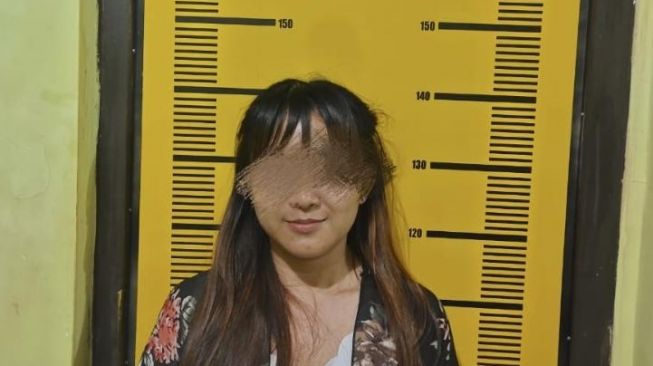 Cewek Cantik Ini Ikut Diringkus Dalam Pesta Narkoba di Jember, Sempat Mau Kabur