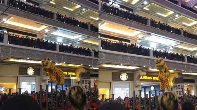 Viral Atraksi Barongsai di Atas Tiang, Pria di Bagian Ekor Tiba-tiba Jatuh Kepleset sampai Penonton Menjerit