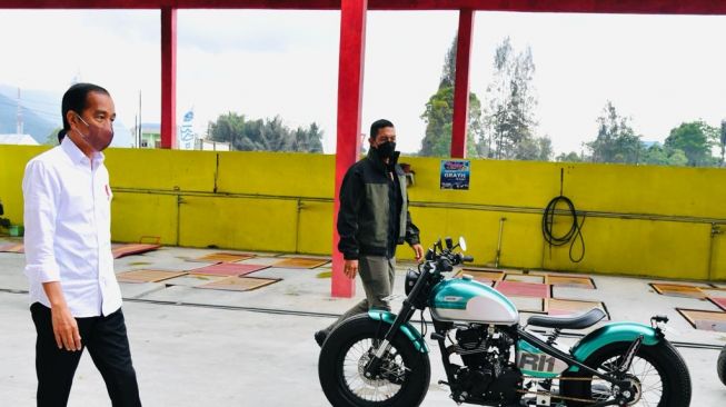 Enggak Ikut Konvoi, Jokowi Lepas Marc Marquez Cs Konvoi dari Istana ke Bundaran HI