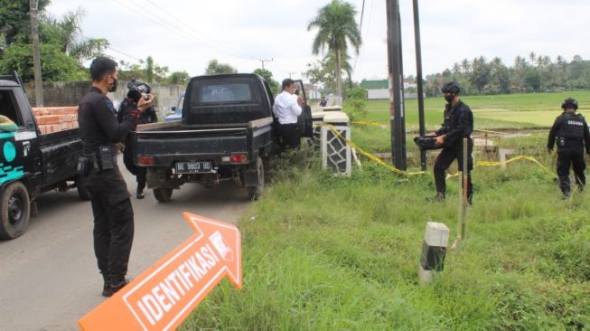 Tim Jibom Gegana Brimobda Lampung Ledakkan 2 Mortir Temuan Warga Pringsewu