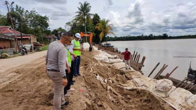 Belum Genap 2 Bulan Usai Ditinjau Jokowi, Geobag Penahan Banjir di Kampung Ladang Sintang Kalbar Sudah Jebol