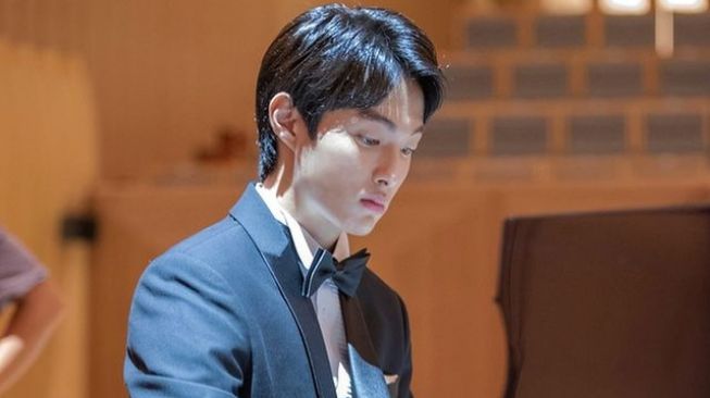 Profil dan Potret Yoon Chan Young. (Instagram/yooncy1)