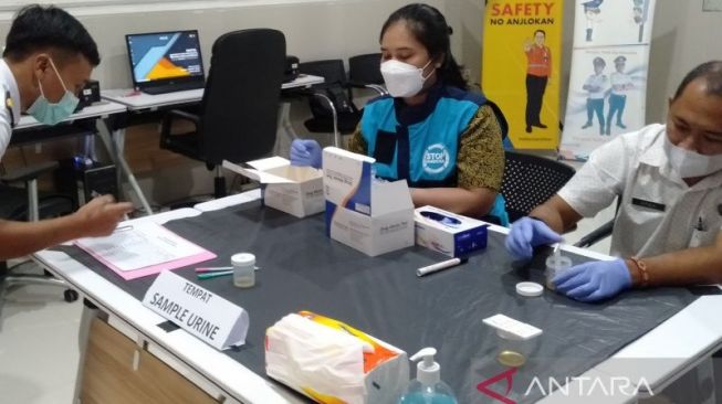 Puluhan Petugas Kereta Api Jalani Tes Narkoba di Stadiun Solo Balapan, Ini Hasilnya