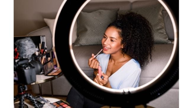 Suka Duka Jadi Beauty Vlogger, Harus Siap Rugi!