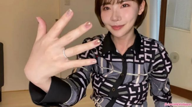 Bintang Film Panas Asal Jepang Eimi Fukada Kembali Menarik Perhatian Publik Soal Ini