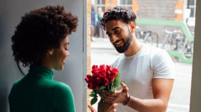 4 Mitos Valentine yang Terkenal: Beri Surat untuk Orang Dibenci hingga Tak Dirayakan Pada 14 Februari