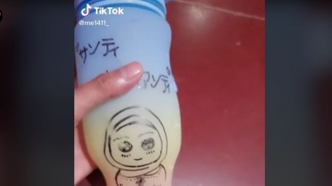 Beli Botol Minum Viral Dicuci Pakai Air Panas, Bentuknya Berubah Meresahkan: Mana Belum Dipakai