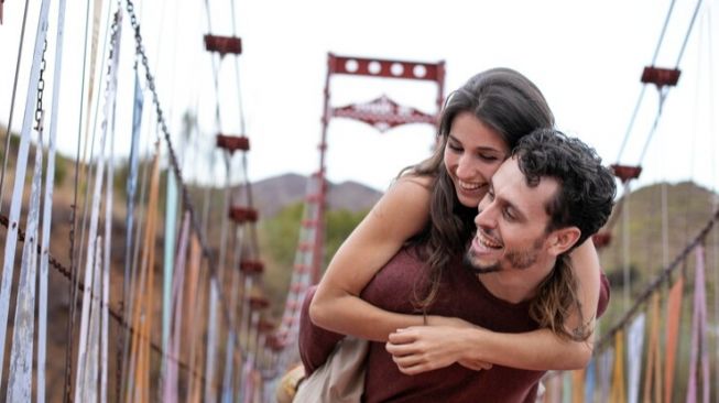 3 Zodiak Paling Romantis yang Cocok Jadi Pasangan, Siapa Menempati Urutan Pertama?