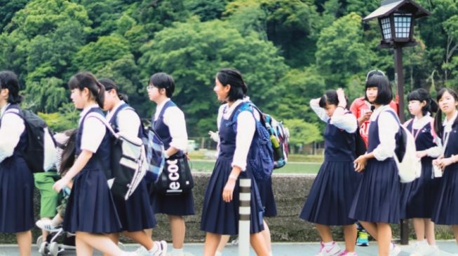 Viral Seorang Murid Berangkat Sekolah Jam 4 Pagi, Alasannya Bikin Penasaran: Siswa Atau Satpam Mas?