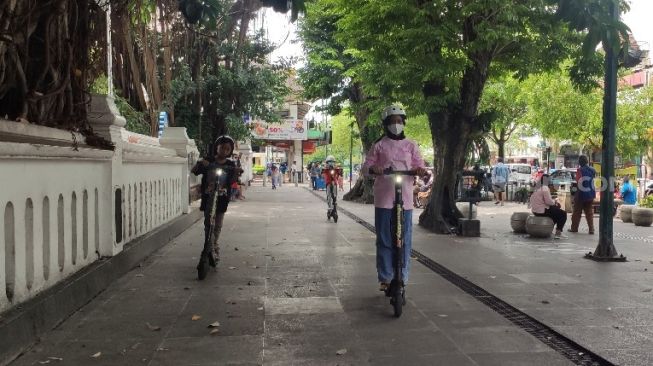 Skuter Listrik Dilarang Beroperasi di Kawasan Tugu hingga Titik Nol, Pemkot Jogja Siapkan Jalur di Kotabaru