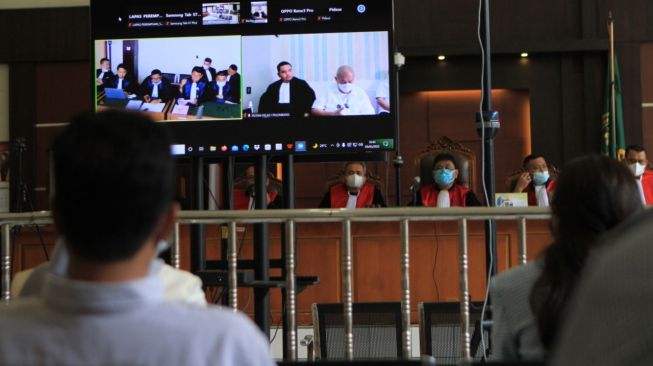Alex Noerdin Kecewa 'Dikhianati' Mantan Anak Buah di Persidangan Korupsi Masjid Sriwijaya