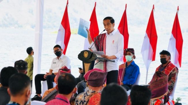 Bagi-Bagi SK Lahan ke Petani, Jokowi: Kalau Dipindah Tangan, Kami Bakal Cabut!