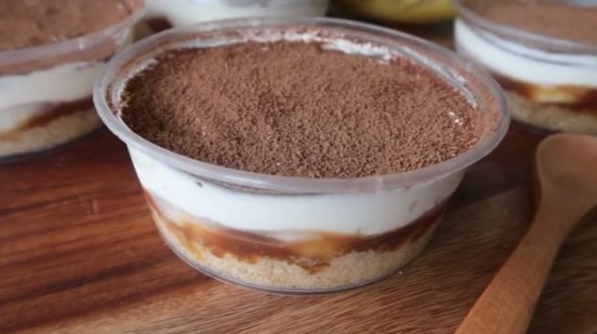 Banana toffee dessert cup (YouTube/Trivina Kitchen)