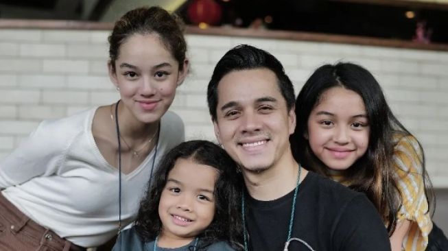 5 Potret Shaista Tanisha Anak Rionaldo Stokhorst yang Curi Perhatian, Mirip Banget Sama Ayahnya!