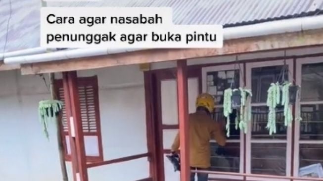 Nasabah Penunggak Hutang Tak Mau Buka Pintu, Pria ini Pakai Trik Jitu, Tuai Teguran: Kasihan Kurir COD