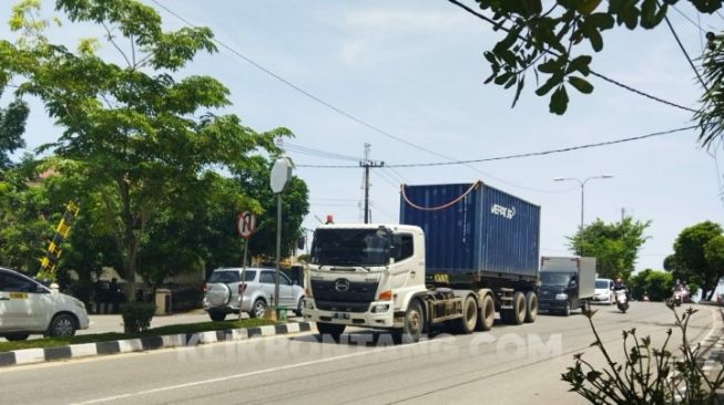 Parah, Truk Besar Bebas Melintas Tanpa Pengawalan di Bontang, Kapolres Hamam Wahyudi Tunggu Perwali, Pak Basri Denger?