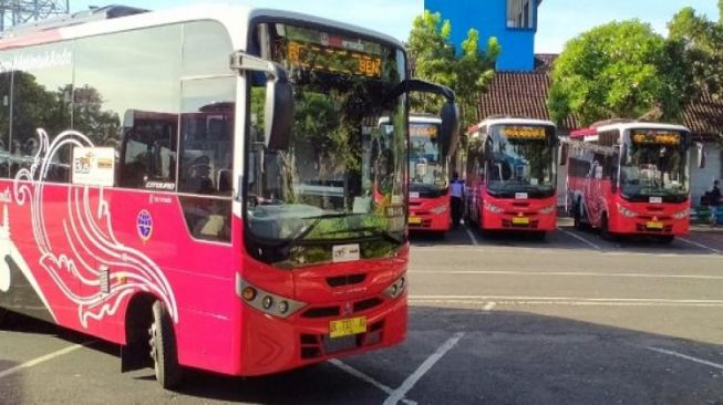 Kecewa Tak Bisa Naik Bus Trans Metro Dewata Karena Tapping Card Gagal