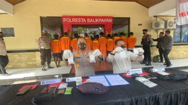 Berawal dari Pelanggaran Lalu Lintas, Polresta Balikpapan Amankan Seribu Butir Double L Siap Edar