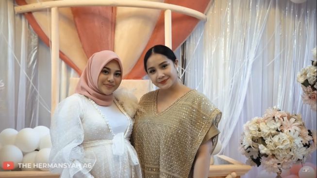 Adu Gaya Artis di Baby Shower Aurel Hermansyah (YouTube/The Hermansyah A6)