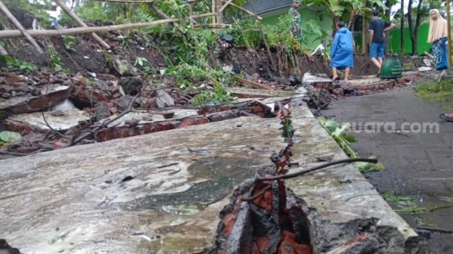 Warga Kota Malang Tewas Tertimpa Tembok Kantor Kecamatan Blimbing