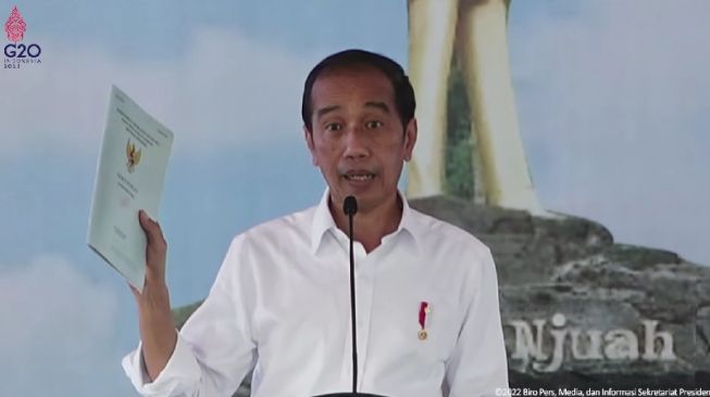 Jadi Presiden Pertama yang Kunjungi Kabupaten Dairi, Mobil Jokowi Sampai Enggak Bisa Jalan