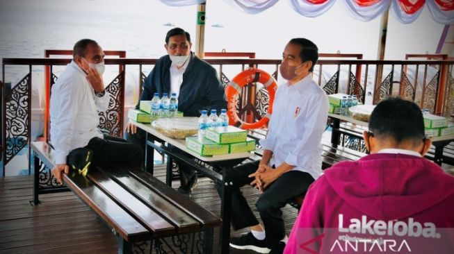 Jokowi Bagikan SK Hutan Sosial dan Sertifikat Tanah di Sumut Hari Ini