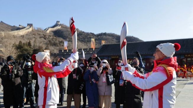 Jackie Chan Arak Obor Olimpiade Beijing 2022 di Tembok Besar China