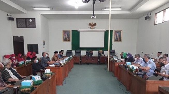 Puluhan Agen Bis Protes Masuknya Bis AKAP ke Wilayah Jatipuro