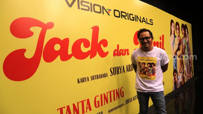 Aktor Tanta Ginting berpose usai memberikan keterangan pers series terbaru berjudul "Jack dan Danil" di MNC Vision Tower, Kedoya, Jakarta, Jumat (4/2/2022). [Suara.com/Angga Budhiyanto]