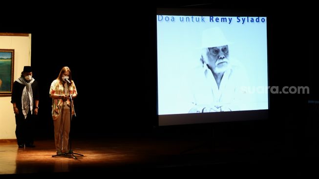 Mengenal Remy Sylado: Seniman Serbabisa Kebanggaan Indonesia