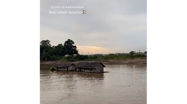 Begini Penampakan Rumah Lanting Asli Kalimantan, Mengapung di Atas Sungai