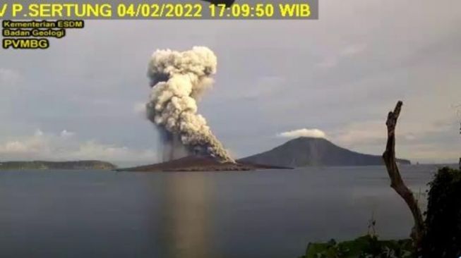 Gunung Anak Krakatau Erupsi Sembilan Kali, BNPB Imbau Warga Hindari Berada di Radius 2 Km