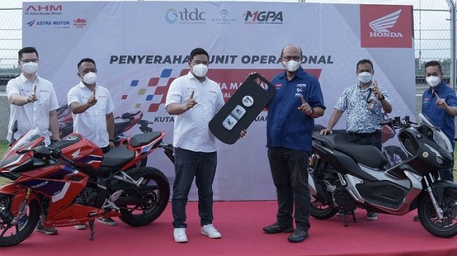 Honda ADV 150 skutik resmi untuk balapan Idemitsu Asia Talent Cup (IATC). dan untuk mobilisasi seluruh pebalap, tim, maupun penyelenggara di MotoGP Mandalika 2022 [PT AHM]..