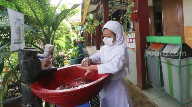 Siswa dan Guru DKI Jakarta Masih Wajib Pakai Masker di Sekolah