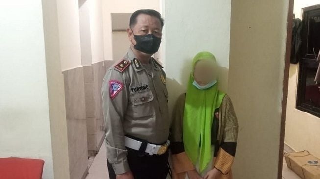 Dihipnotis, Gadis Purwadadi Dipaksa Ngamen di Kota Tua Jakarta Barat