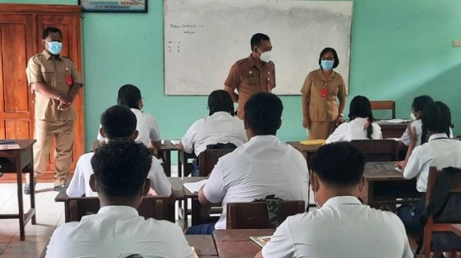 Tak Setop Sementara PTM di Tengah Kenaikan Kasus COVID-19, Pemkab Bandung Barat Pilih Lakukan Ini