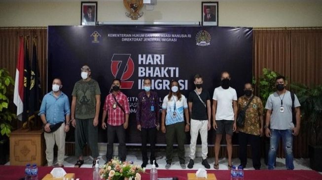 Kemenkumham Bali Percepat Deportasi 4 WNA Pengeroyok