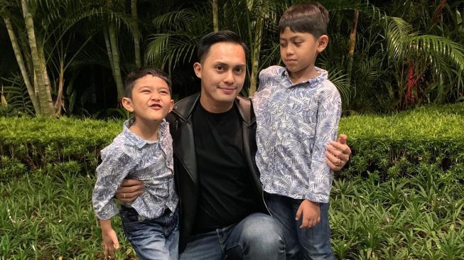 Fadel Islami bersama  Falhan Abssar (kiri). [Instagram]