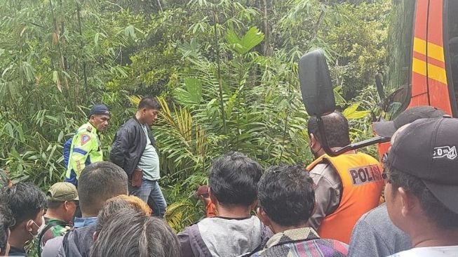 Mobil Pikap Terjun Bebas ke Jurang Sungai di Sumut, Pencarian Dilakukan