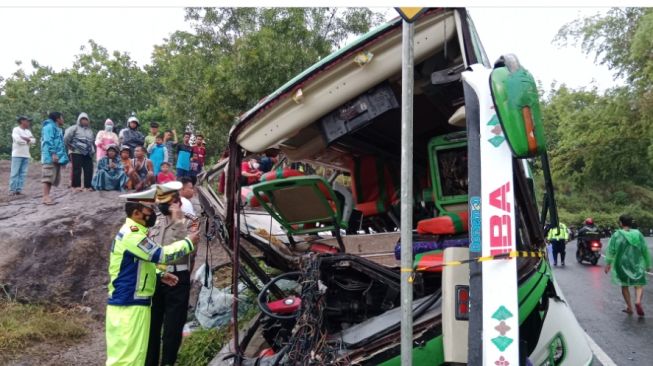 4 Fakta Kecelakaan Bus Pariwisata di Bantul: Liburan Berujung Maut Menelan 13 Korban Jiwa usai Tabrak Tebing Bukit Bego