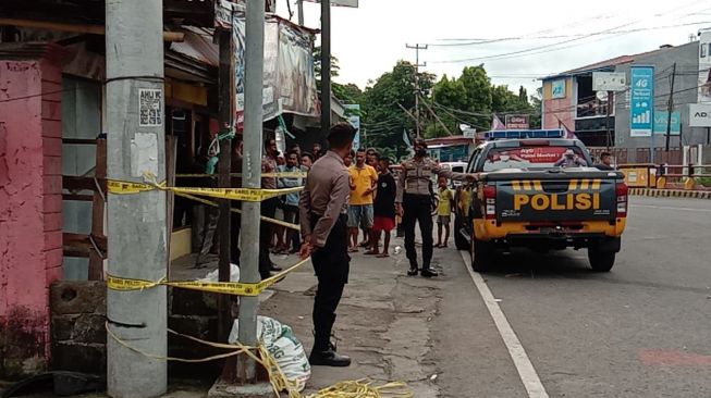 Sedang Berbelanja, Seorang Pemuda Ditebas Benda Tajam